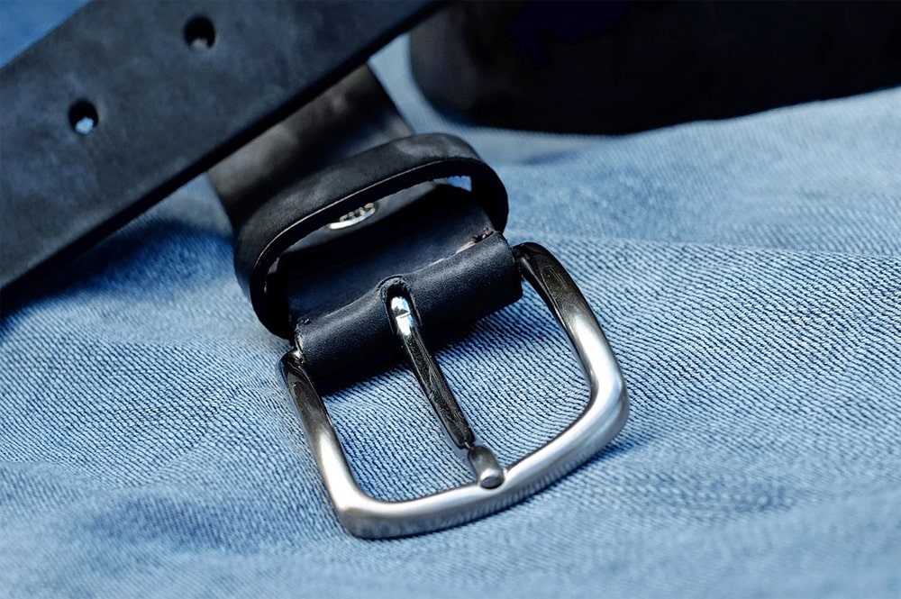 How to Strop a Knife with a Belt: A Complete Guide